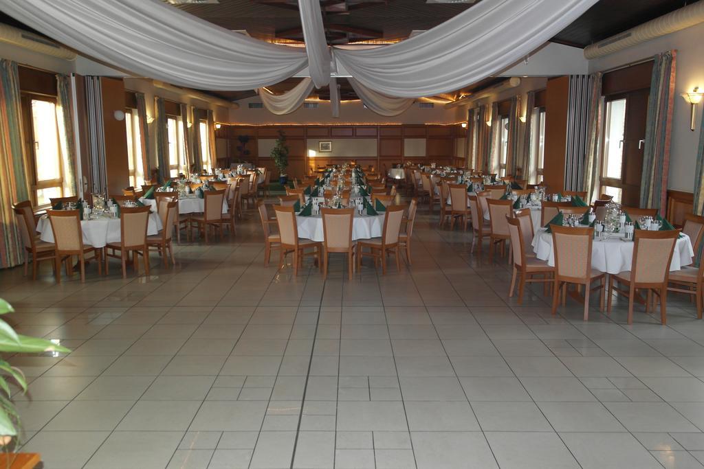 Hotel Jahnhaus Лангенфелд Екстериор снимка