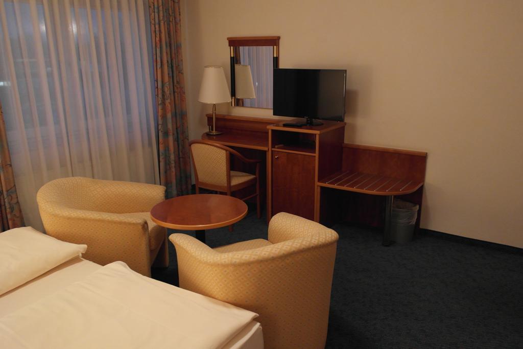 Hotel Jahnhaus Лангенфелд Стая снимка