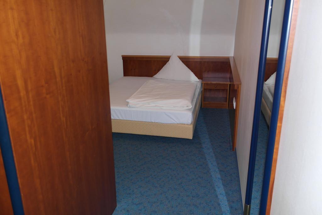 Hotel Jahnhaus Лангенфелд Стая снимка